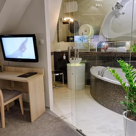 מלון Podjadek 3*